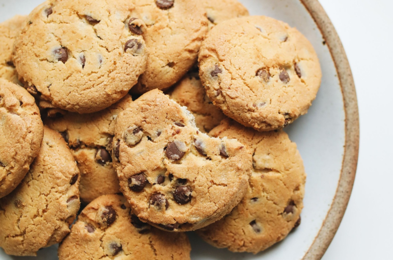 Almond Flour Keto Chocolate Chip Cookies (Low-Carb Recipe)