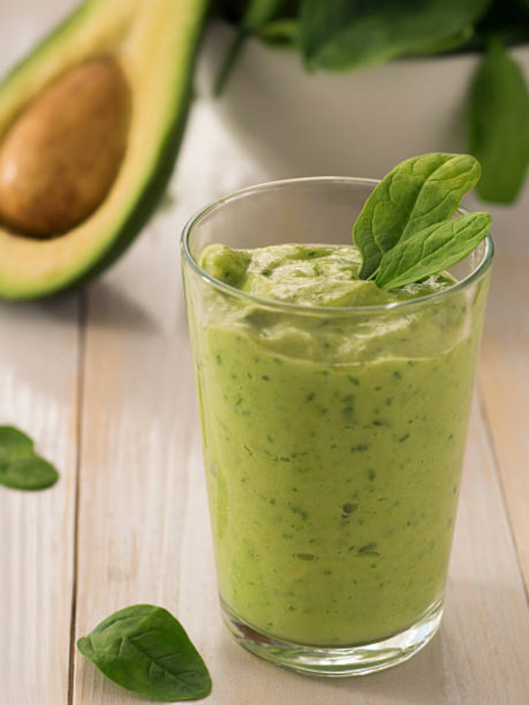 Creamy Keto Avocado & Spinach Smoothie (Quick Low-Carb Breakfast)