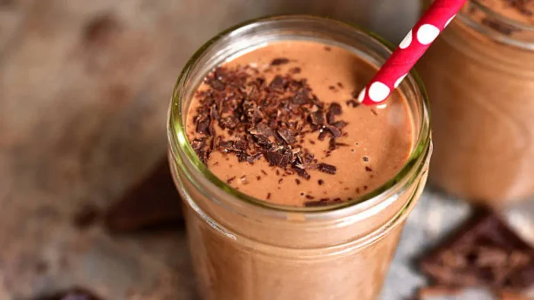 Creamy Date-Sweetened Chocolate Smoothie (No Refined Sugar)