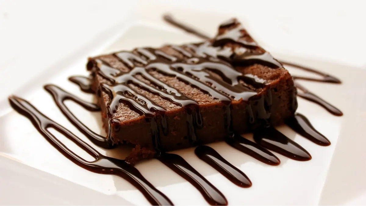 ​Date-Sweetened Fudgy Chocolate Brownies Made Without Refined Sugar